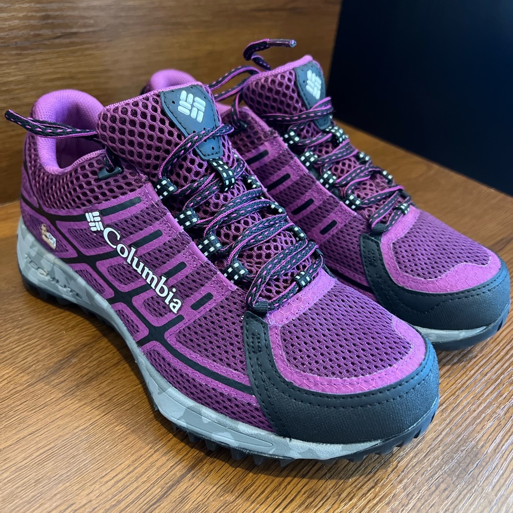 Columbia women hiking sneakers size 8